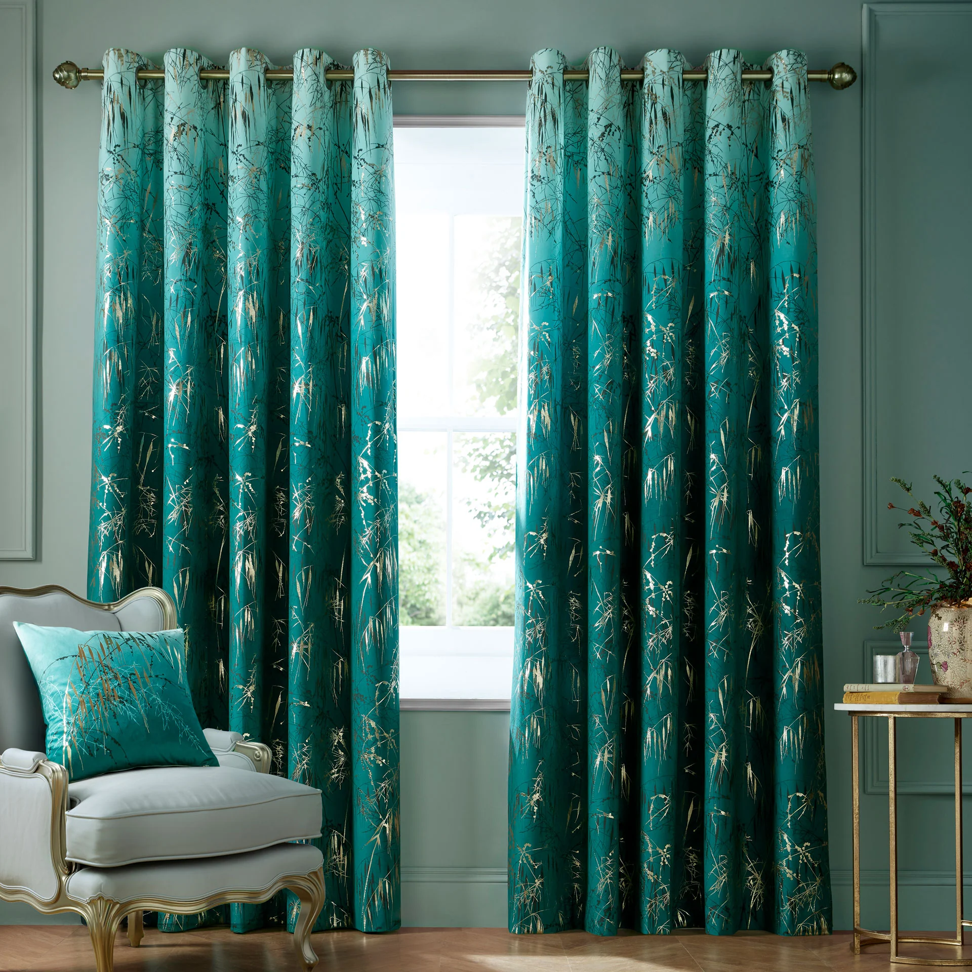 luxury eyelet curtains Dubai